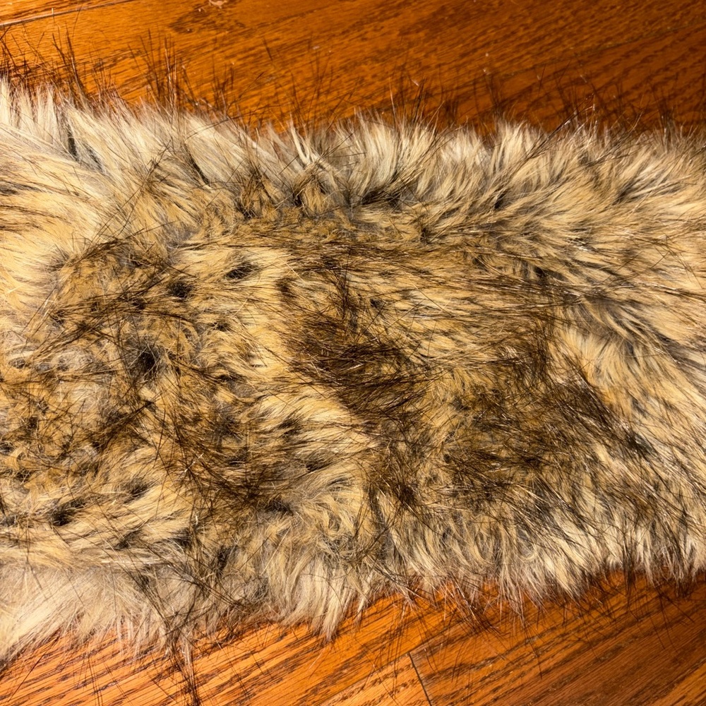 Chico’s Faux Fur Ascot Scarf Oblong Neutral NWT - Picture 6 of 7